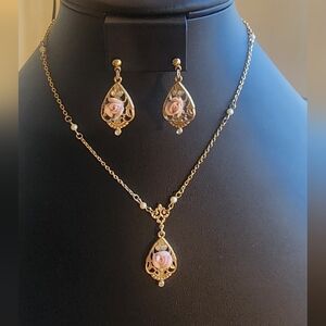 1928 Elegant Gold Tone and Pink Rose Jewelry Set